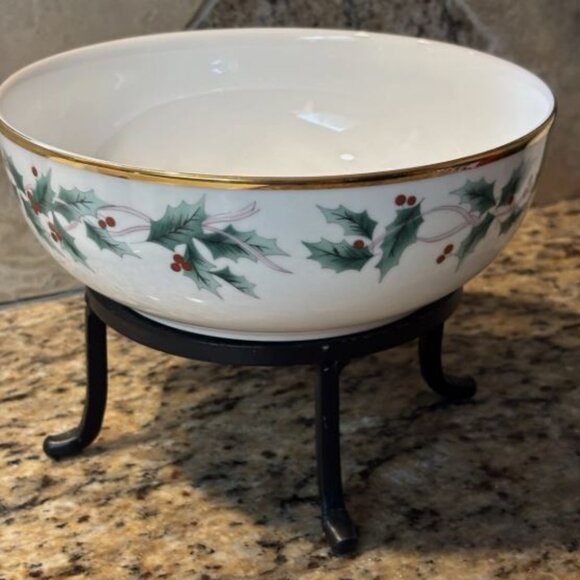 Mikasa Ribbon Holly China 8 1/4” large Salad/ Vegetable Serving Bowl - Picture 1 of 6
